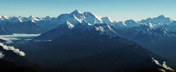 Vista del Everest desde un vuelo de montaña